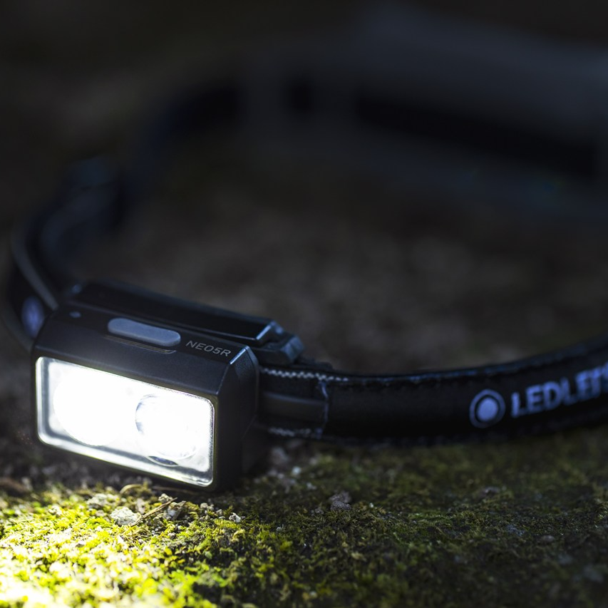 NEO5R 軽量104g/ 300ルーメンで4h照射