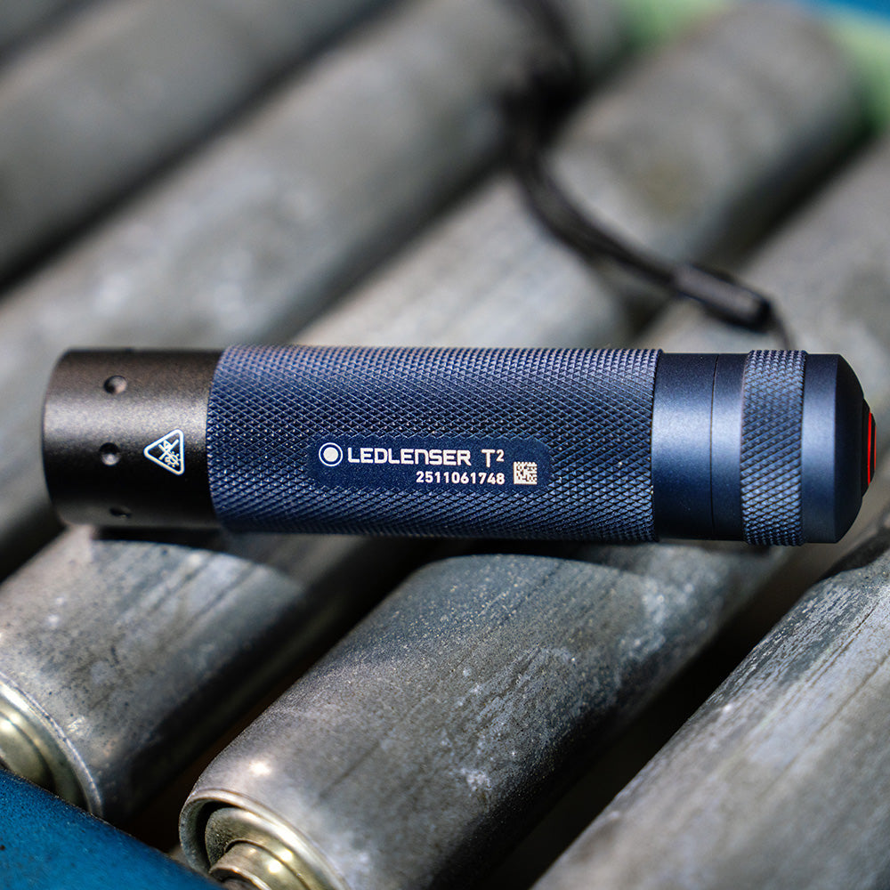 T2 25周年モデル | 乾電池仕様の携行コンパクトライト 限定色×製品登録で25年保証 数量限定品