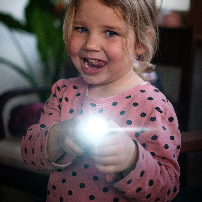 KIDBEAM4 単四電池2本で稼働するお子様の味方! まぶしさ軽減、目に優しくて本格的