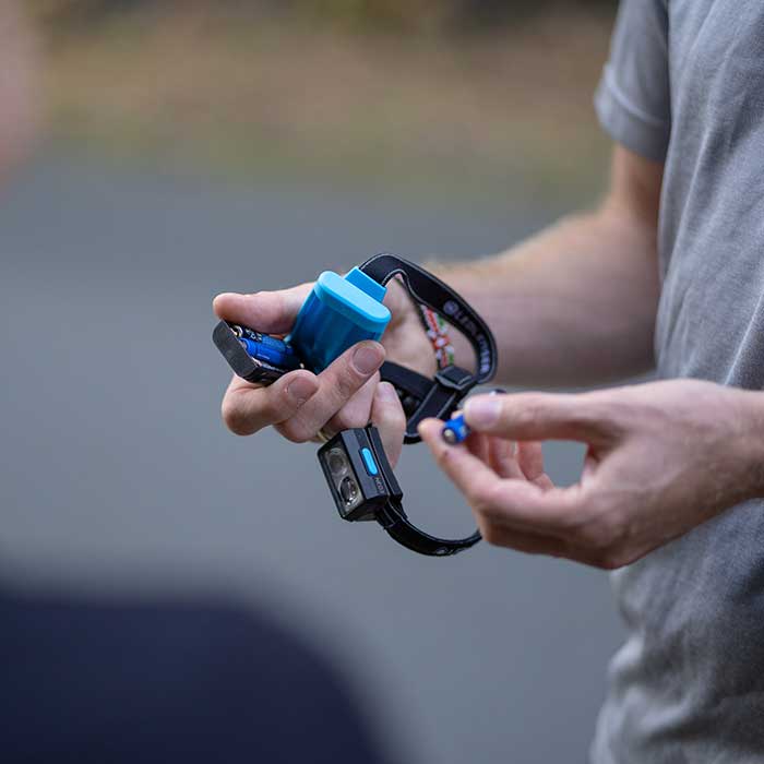 NEO3: 単四電池×3本で使えるスポーツモデル 街ランでも山でも◎