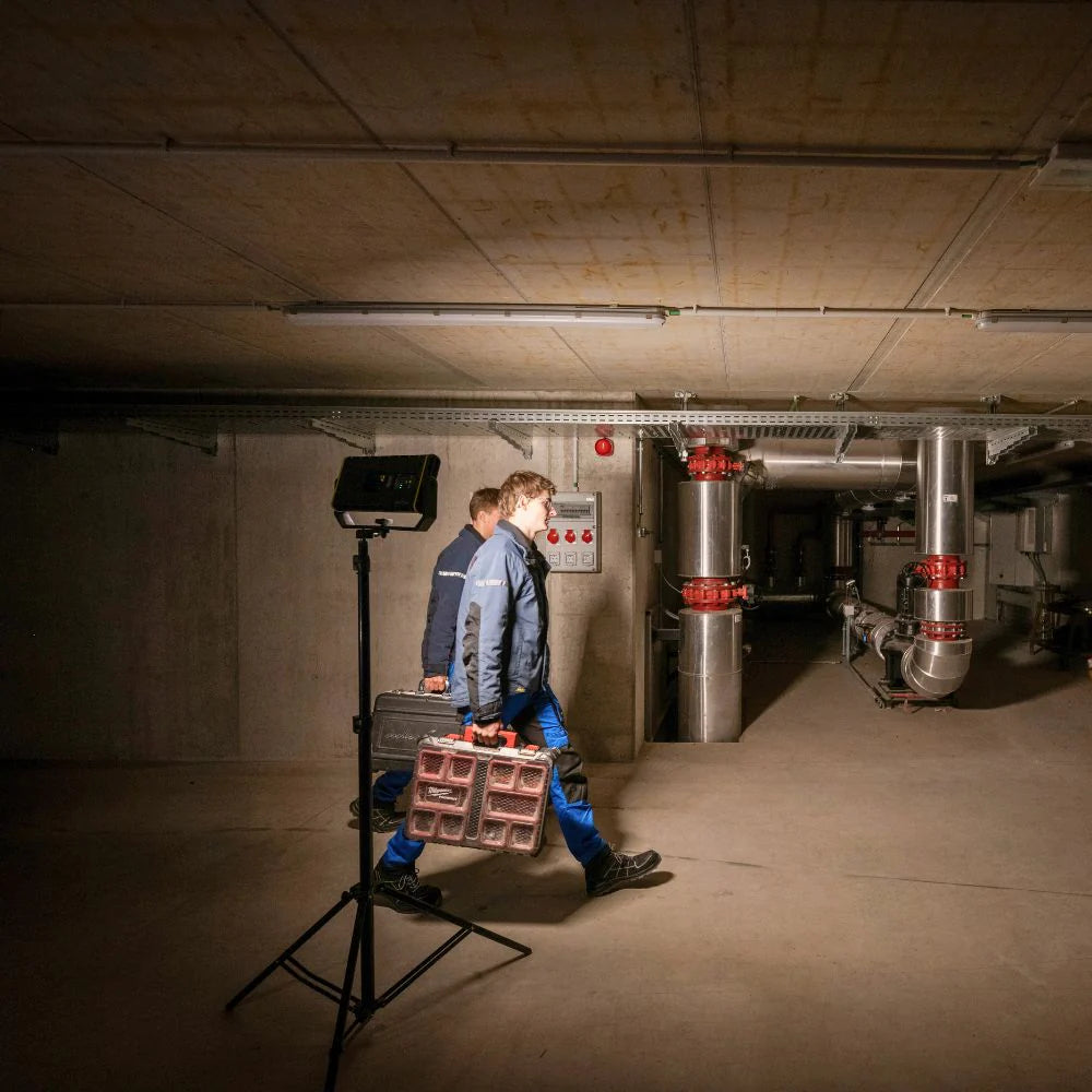 AF12R Work レッドレンザーが威信をかけて開発 軽量 頑丈 高性能 LED 作業ライト エリアライト 投光器 ワークライト 7年保証